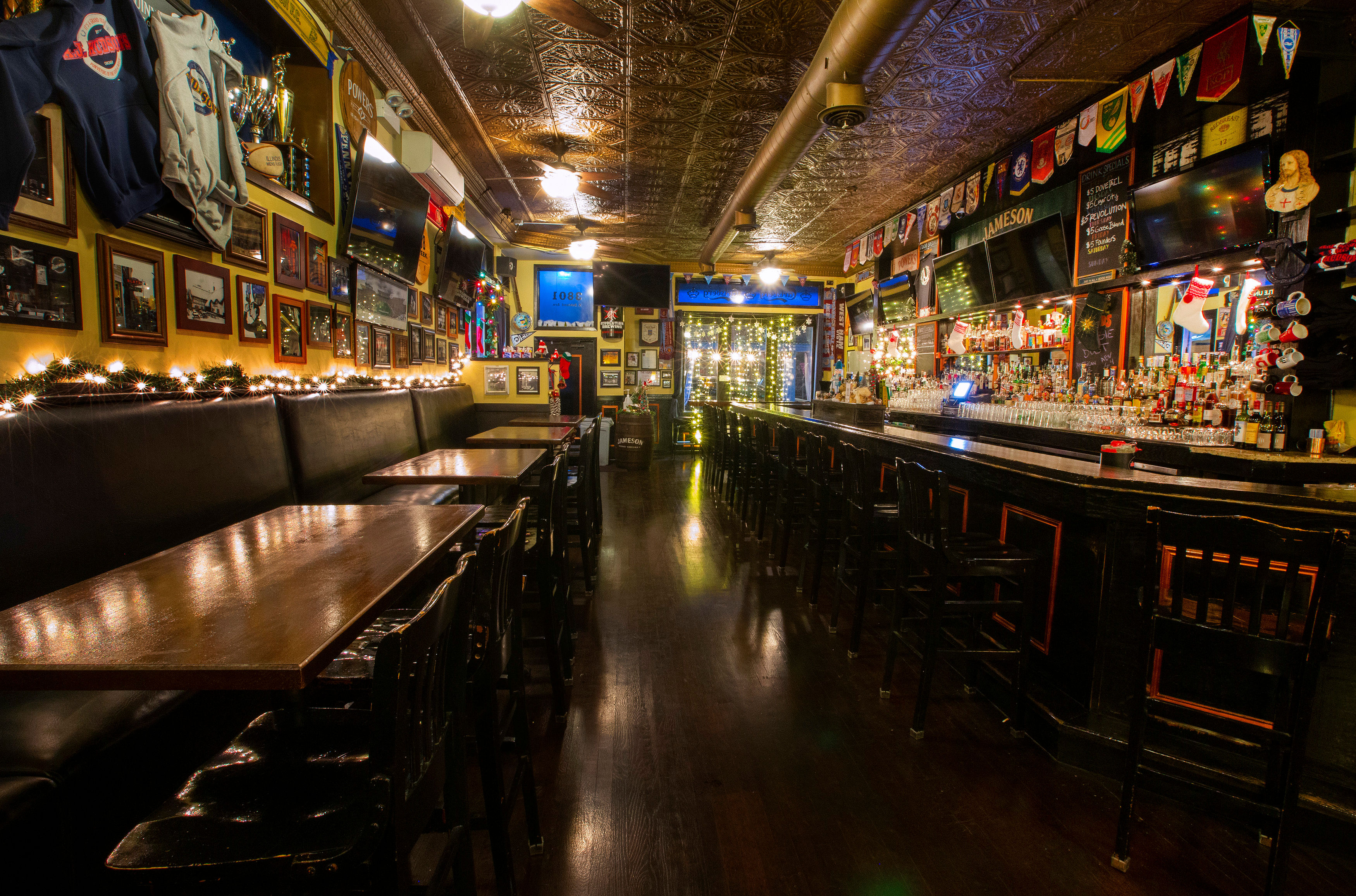 AJ Hudson's Public House: Soccer Bar with Covered Patio image 4