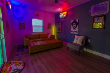 Laurel Court Cottages: Hot Tubs, Firepits, Pickleball, Party Room image 4