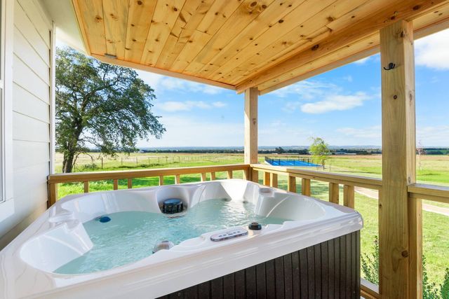 Laurel Court Cottages: Hot Tubs, Firepits, Pickleball, Party Room image 3