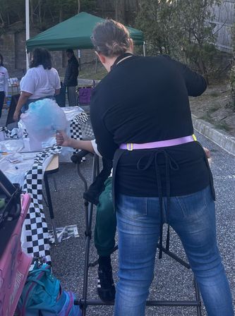 The Beehive Spin Interactive Live Cotton Candy Art image 7