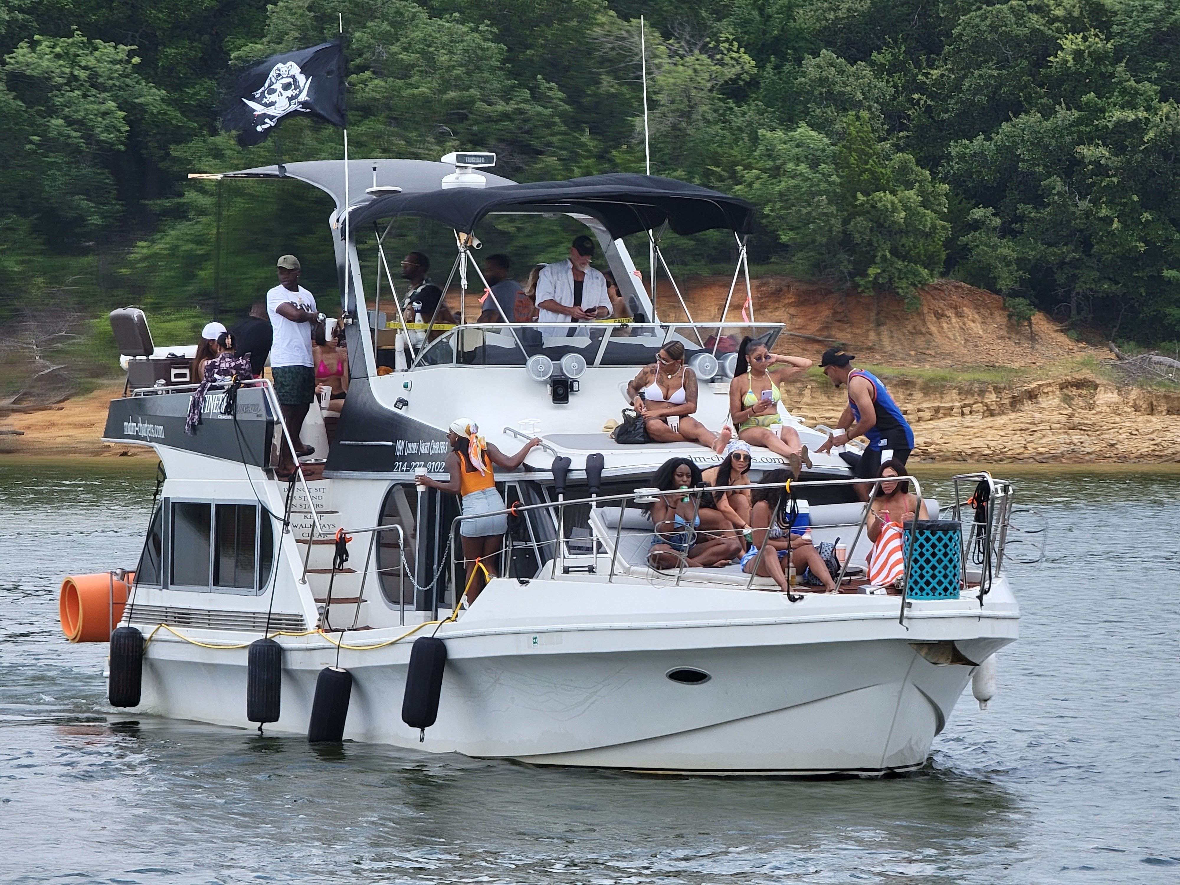 Party Boat for up to 30 with Mutineers Charters on Lake Lewisville  (4 Hour Charter) image 1