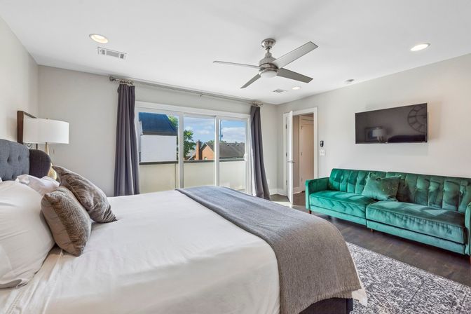 Rooftop Terrace w/ Fire Pit & Wet Bar - Dazzling City Views! image 17