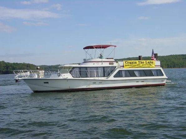 Yacht & Party Bus Rentals for the Ultimate Party on Water image 10