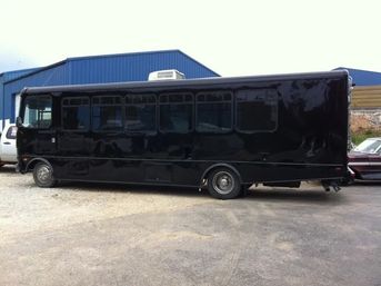 Yacht & Party Bus Rentals for the Ultimate Party on Water image 4