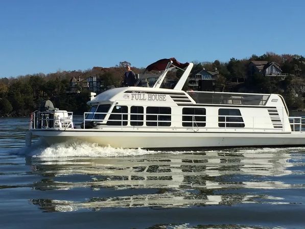 Yacht & Party Bus Rentals for the Ultimate Party on Water image 2