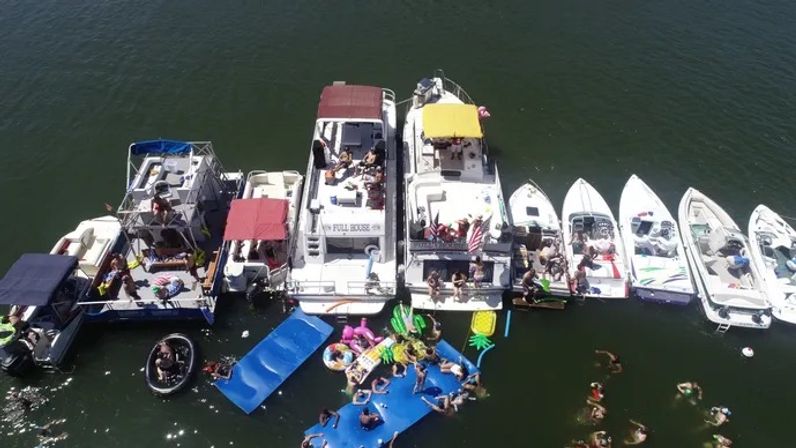 Yacht & Party Bus Rentals for the Ultimate Party on Water image 6