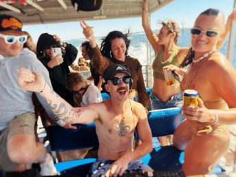 6-Hour Private Party Boat: Beer Can Island, City, Fantasy Island, Tampa Bay BYOB Adventure image