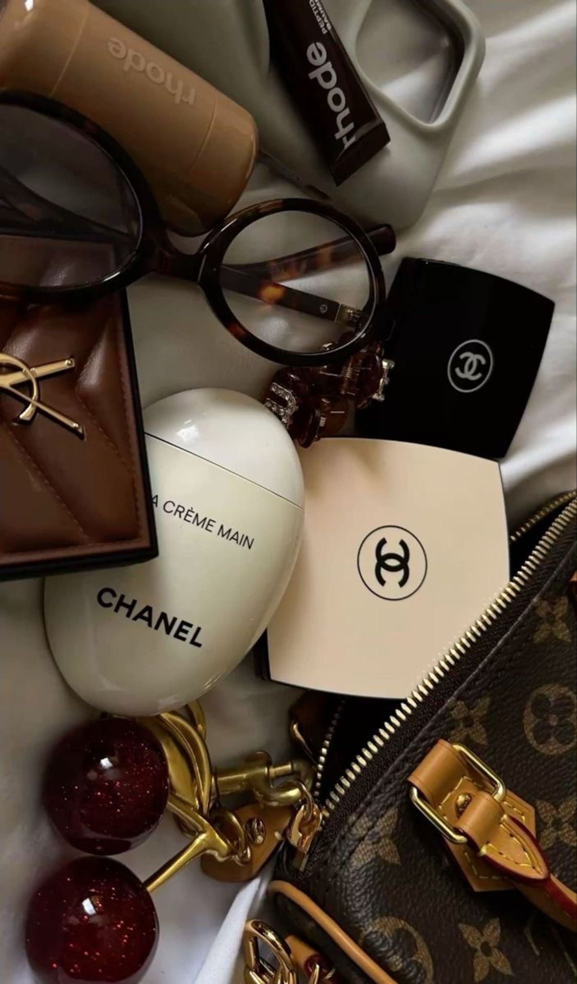 Main Character Gifting: Curated Luxury Gift Boxes image 1